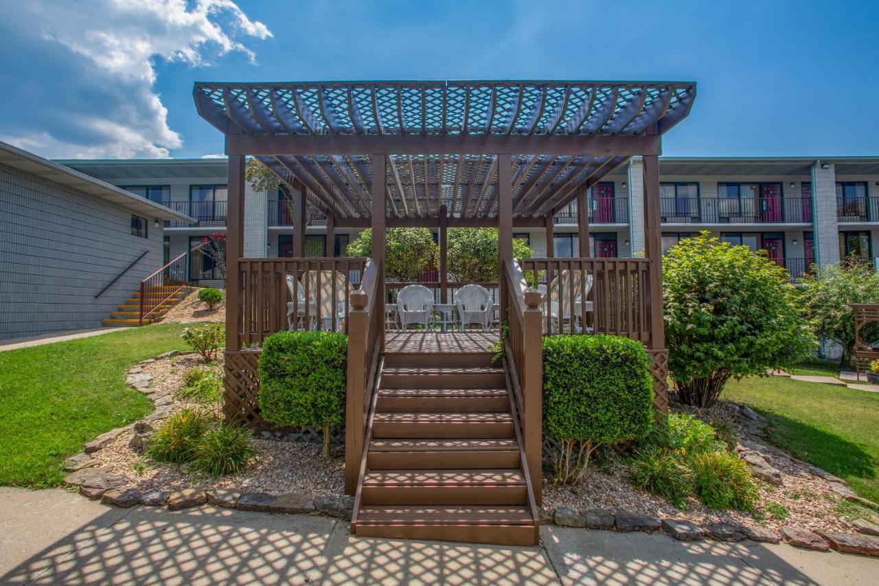 Ramada By Wyndham Branson Motel Eksteriør billede
